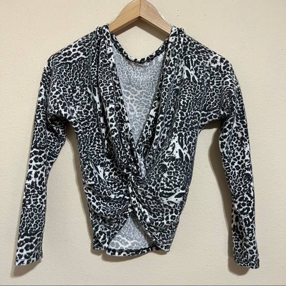 Poof New York • Leopard Print Front Twist Top - Picture 2 of 6